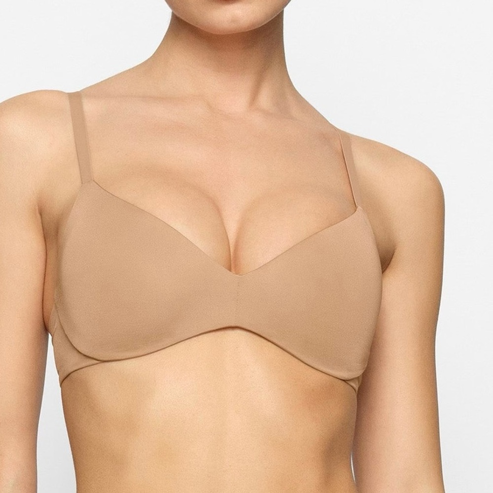 WIRELESS FORM
PUSH-UP PLUNGE BRA 34DD NWT